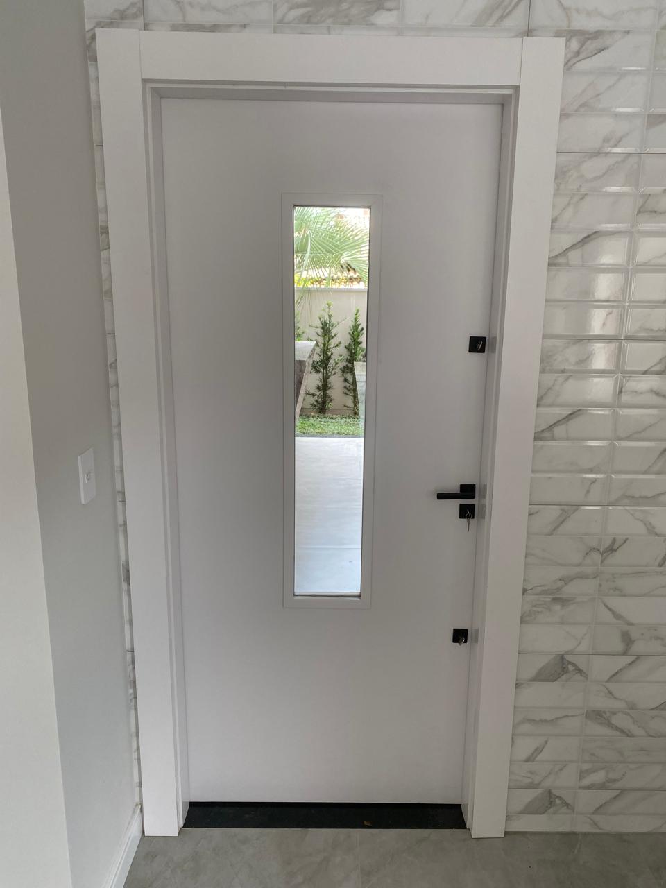 Porta Laqueada com Visor